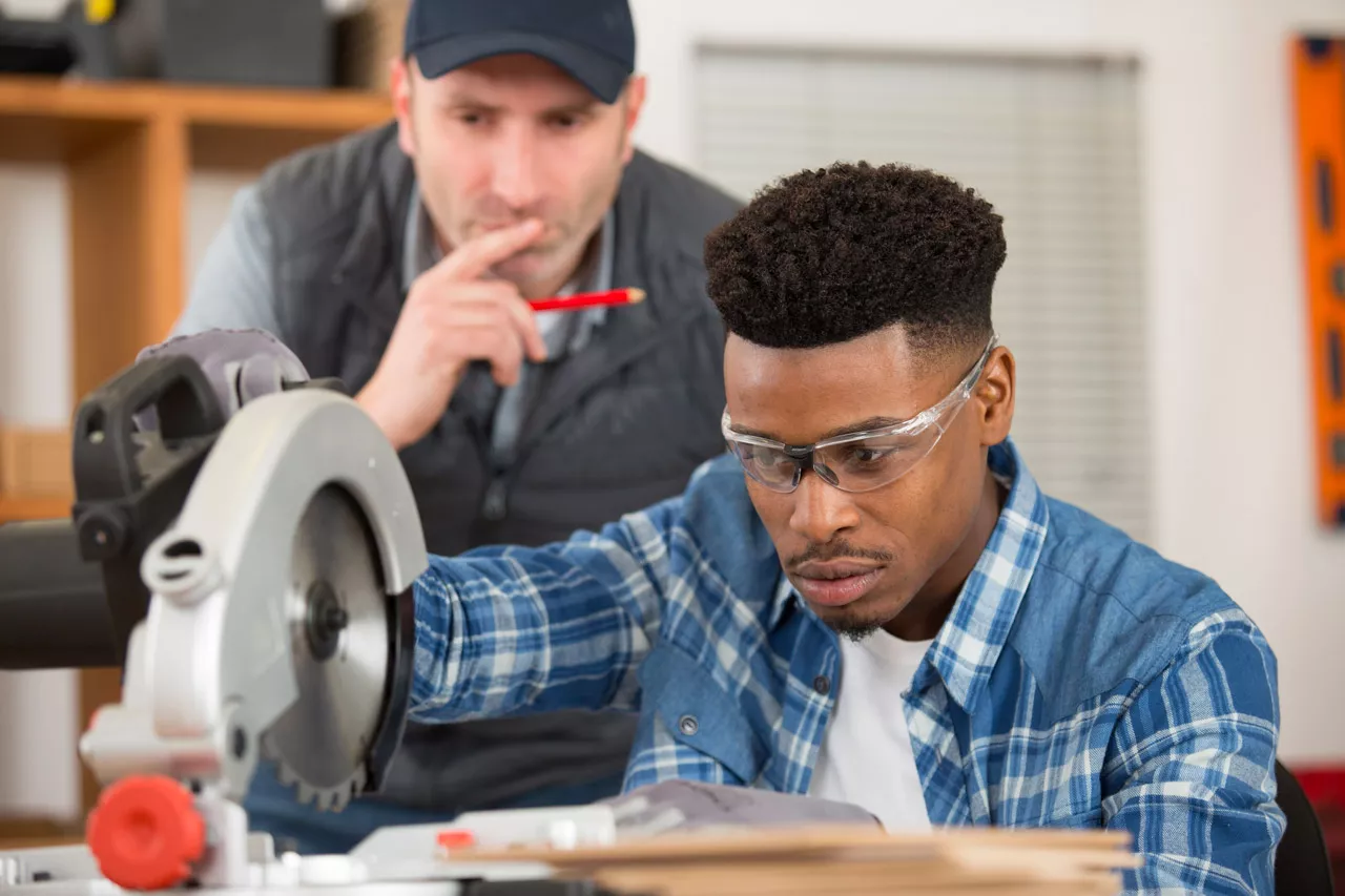 découvrez comment choisir la scie plongeante idéale en 2025 grâce à notre guide complet. analyse des caractéristiques, comparatifs des modèles et conseils d'experts pour faire le meilleur choix pour vos projets de bricolage.