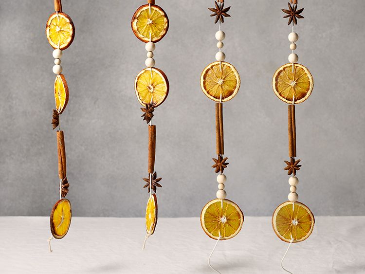 ajoutez une touche chaleureuse à votre intérieur avec notre guirlande orange déco. parfaite pour égayer vos fêtes ou sublimer votre décoration quotidienne, cette guirlande apportera couleur et ambiance festive à chaque occasion.