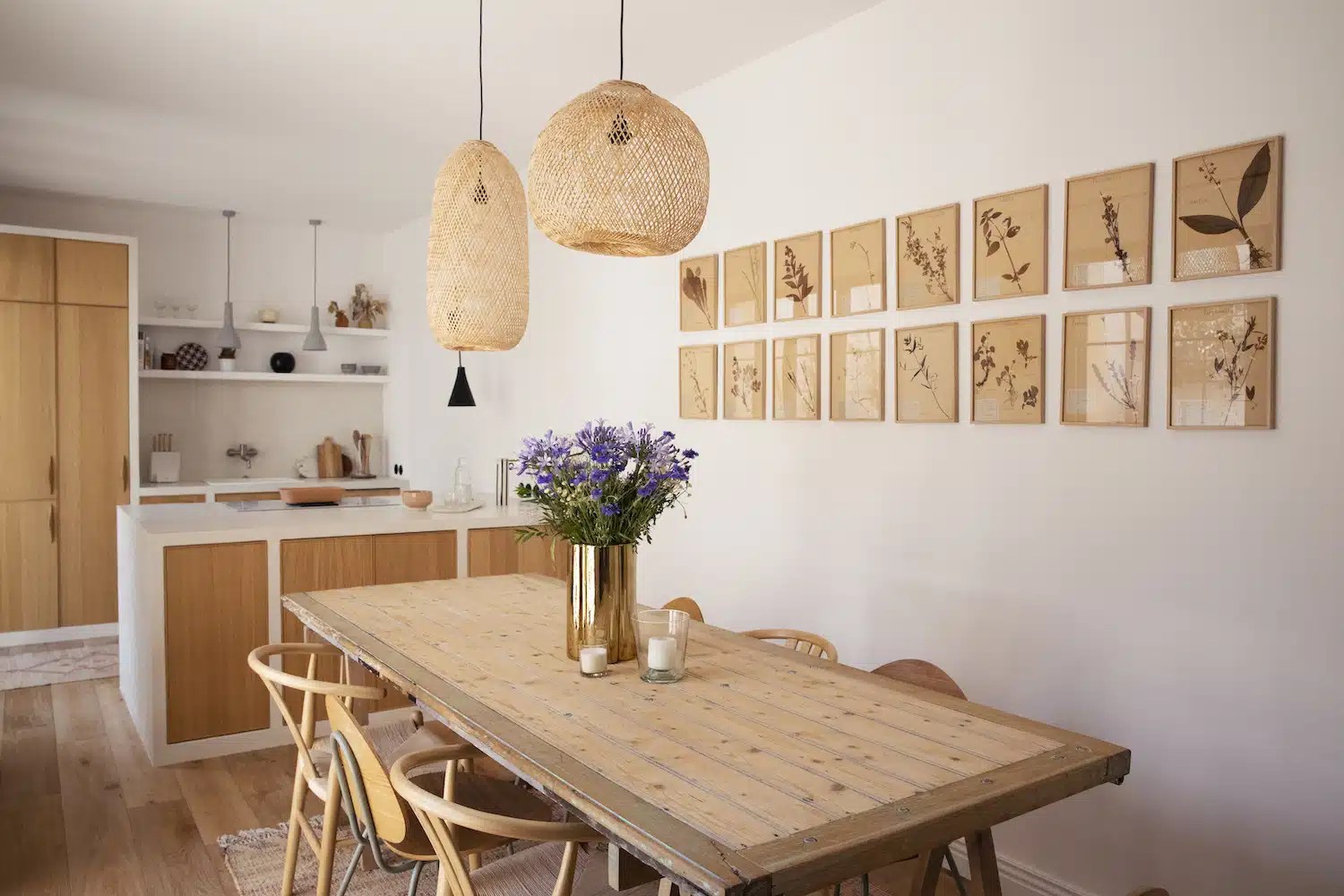 découvrez notre maison moderne au charme ancien, alliant élégance contemporaine et touches historiques. profitez d'un cadre de vie unique où le confort moderne se mêle à des éléments d'architecture traditionnelle pour une expérience résidentielle incomparable.