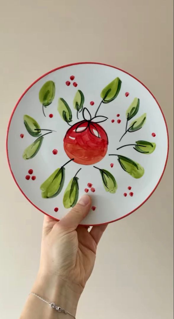 découvrez l'élégance intemporelle de la vaisselle italienne traditionnelle. plongez dans l'artisanat de la terre cuite et des motifs vibrants qui apportent une touche authentique à votre table. parfait pour sublimer vos repas en famille ou entre amis, chaque pièce raconte une histoire et célèbre la richesse du patrimoine culinaire italien.