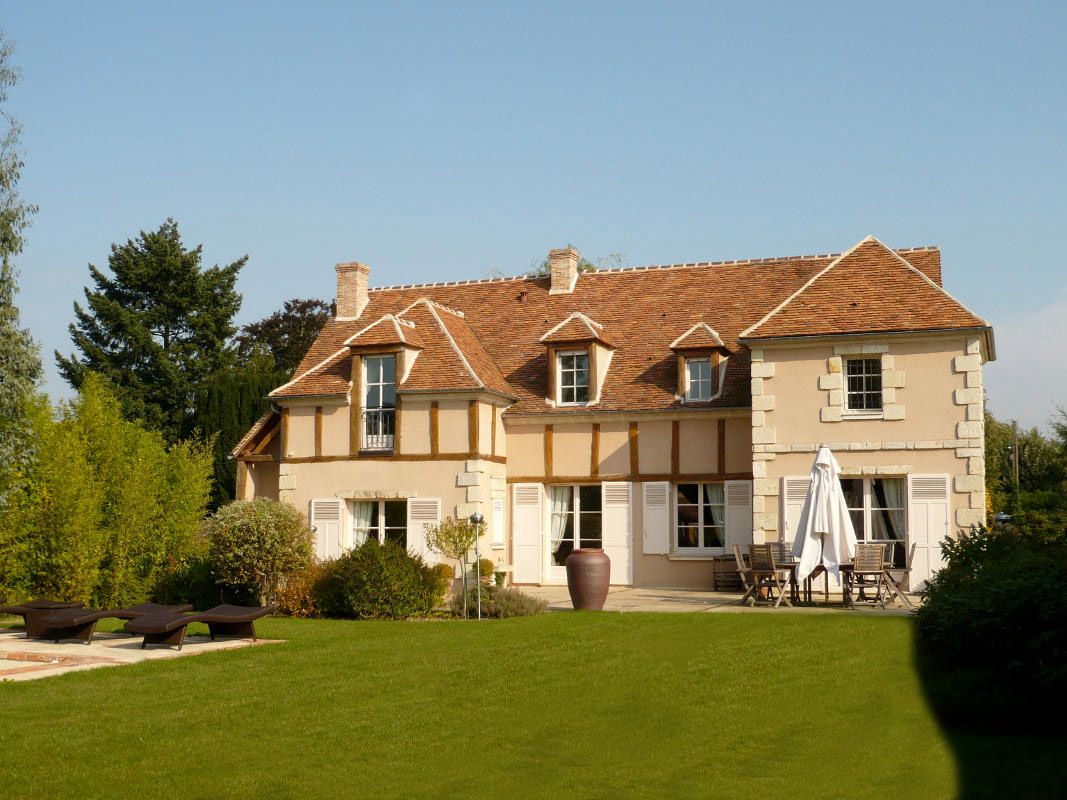 découvrez notre selection de maisons neuves classiques, alliant charme intemporel et confort moderne. parfaites pour les familles, ces demeures offrent des espaces de vie lumineux et des finitions de qualité pour un cadre de vie agréable.