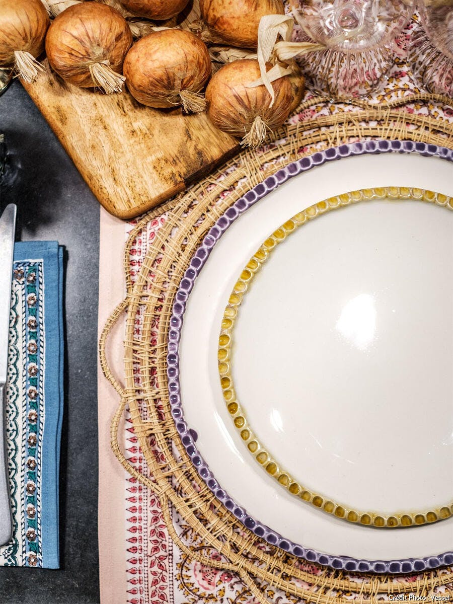 découvrez notre collection exclusive de vaisselle en céramique italienne, alliant artisanat traditionnel et design contemporain. idéale pour sublimer vos repas, chaque pièce raconte une histoire de qualité et d'authenticité. parfaite pour apporter une touche d'élégance à votre table.