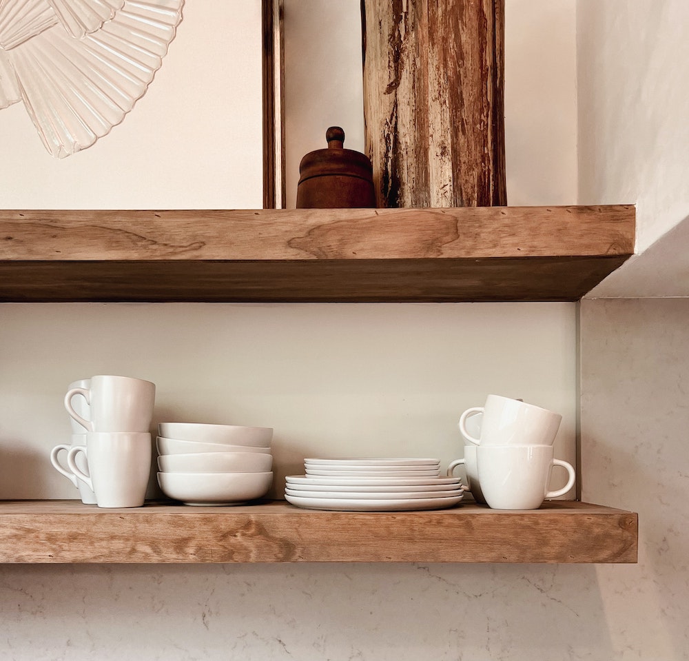 découvrez des idées créatives et tendances pour la décoration de vos étagères. apprenez à harmoniser objets, livres et plantes pour un intérieur stylé et personnalisé qui reflète votre personnalité.