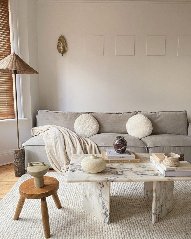 découvrez des idées inspirantes pour une déco de chambre fille aux couleurs d'arc-en-ciel en 2023. transformez l'espace de votre petite avec des accessoires colorés et des motifs joyeux pour créer un univers magique et accueillant.