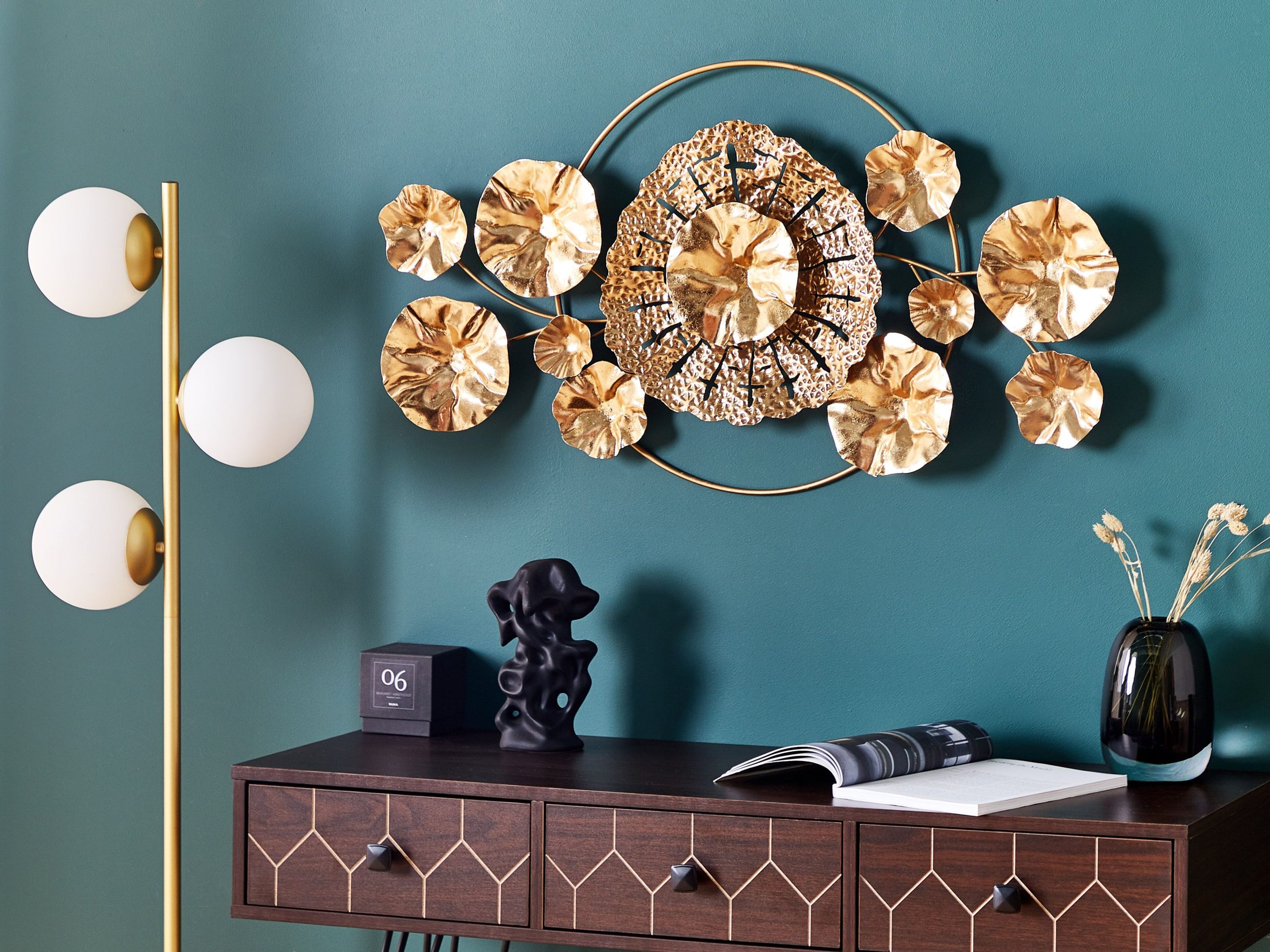 découvrez l'univers coloré de la décoration kitsch, où l'éclectisme et l'originalité se rencontrent. transformez votre espace avec des objets décalés, des motifs audacieux et un style vintage qui fera tourner les têtes. laissez libre cours à votre créativité et ajoutez une touche de fun à votre intérieur grâce à notre sélection unique de décorations kitsch.
