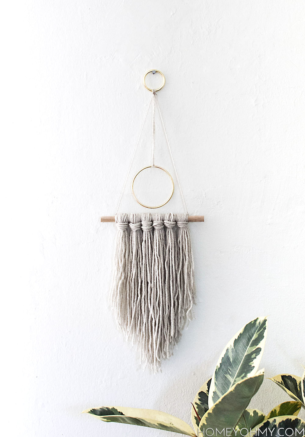 découvrez l'art du macramé diy ! apprenez à créer des objets décoratifs uniques et originaux grâce à nos tutoriels simples et accessibles. libérez votre créativité et embellissez votre intérieur avec des projets de macramé à réaliser soi-même.
