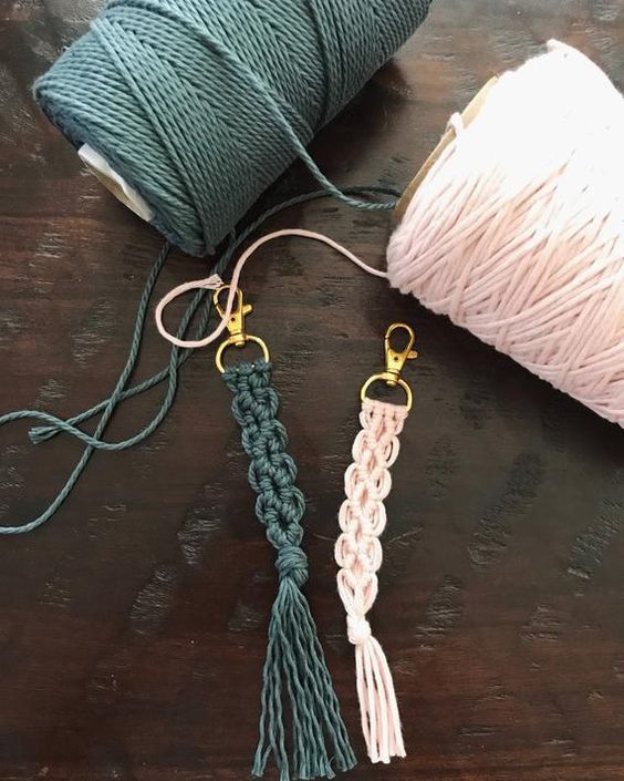 découvrez le monde créatif du macramé diy ! apprenez à réaliser des projets uniques et personnalisés grâce à nos tutoriels simples et inspirants. que vous soyez débutant ou expert, laissez libre cours à votre imagination avec le macramé !