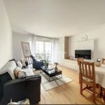 découvrez comment adopter un style de vie épuré avec un appartement minimaliste. conseils, inspirations et astuces pour un espace fonctionnel et harmonieux.