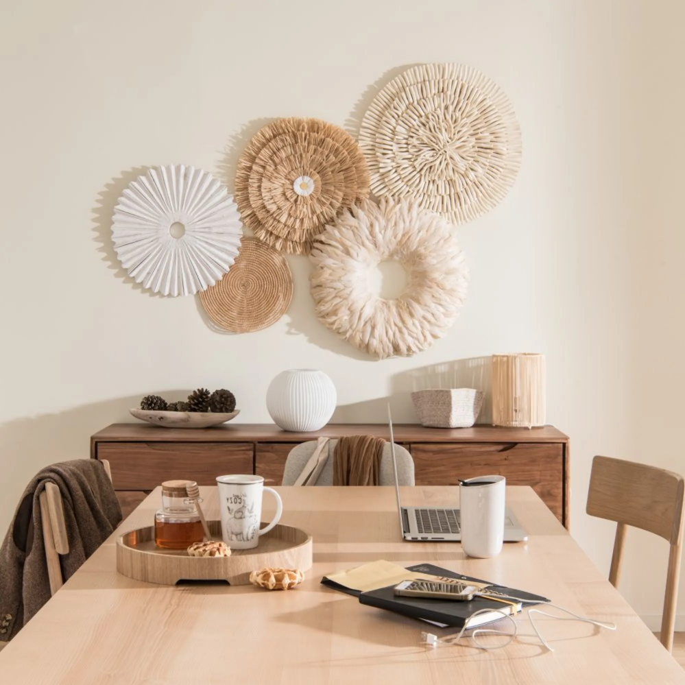 découvrez l'univers enchanteur de la déco cottagecore, une tendance qui mêle nature, romantisme et charme rustique. transformez votre intérieur en un havre de paix inspiré des cottages anglais, avec des éléments vintage, des couleurs douces et des matériaux naturels. laissez-vous séduire par cette esthétique cozy qui invite à la rêverie et à la sérénité.